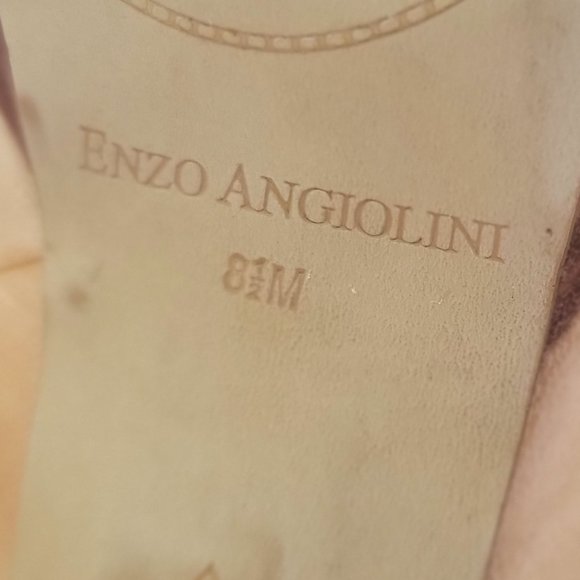 Beige Peeptoe Slingback Heels w patent Bows and wood details - Picture 7 of 11